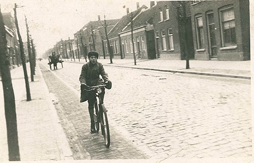1931: Otto van Roessel (14 jaar) in de Stationsstraat